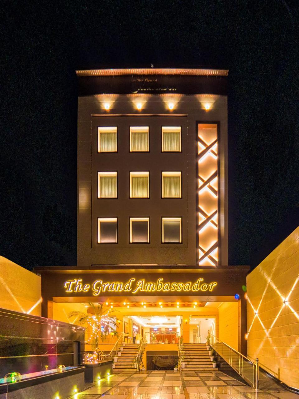 מלון Phagwāra The Grand Ambassador מראה חיצוני תמונה